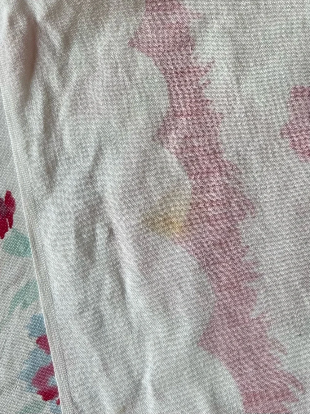 Vintage Scalloped Red Floral Cotton Tablecloth 1950’s Boho Rose Cottagecore